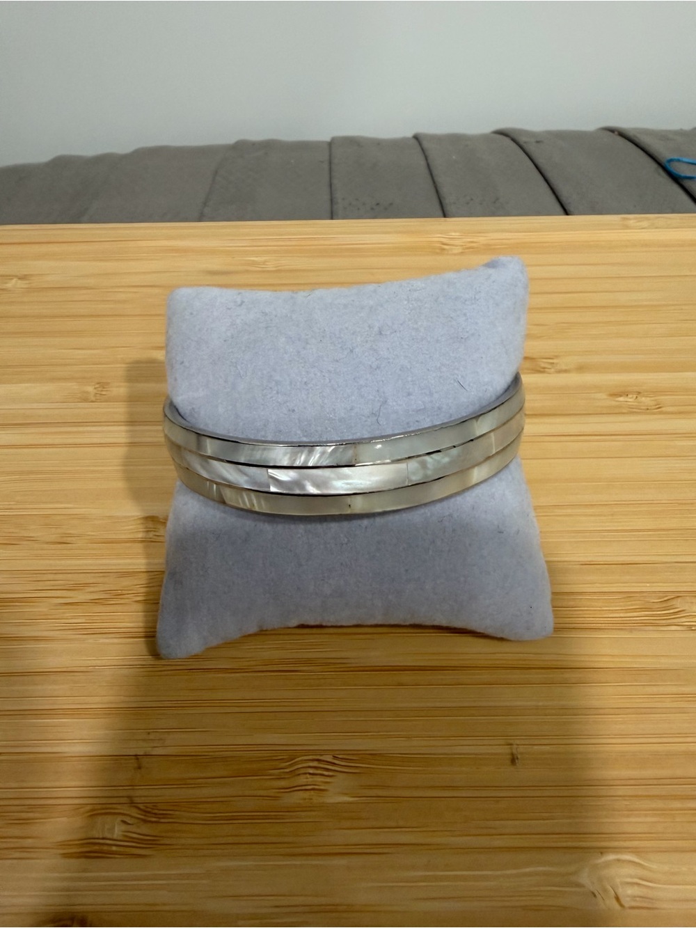 Silver-Tone Mother of Pearl Inlay Bangle Set